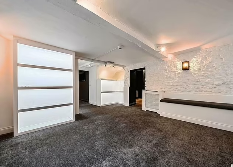 Будинок 18 століття з величезним садом продають всього за 1 фунт, але є одна умова